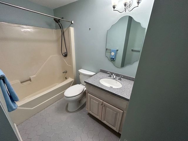 14 Stonybrook Ln 131, Middleton, MA 01949