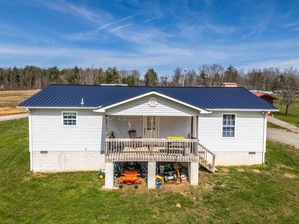 90 Illuminary Firetower Road, Spring City, TN 37381