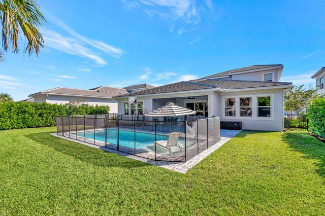 9264 Crestview Circle, Palm Beach Gardens, FL 33412