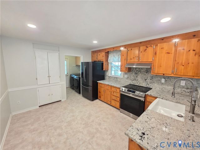 2001 Deer Meadow Ln, Midlothian, VA 23112