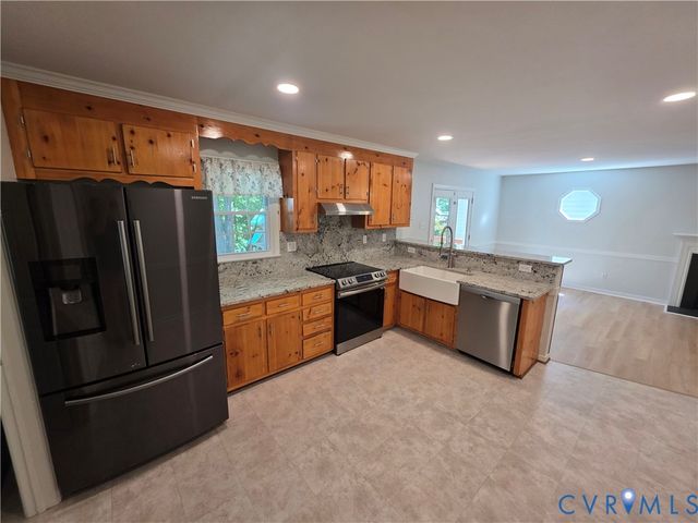 2001 Deer Meadow Ln, Midlothian, VA 23112