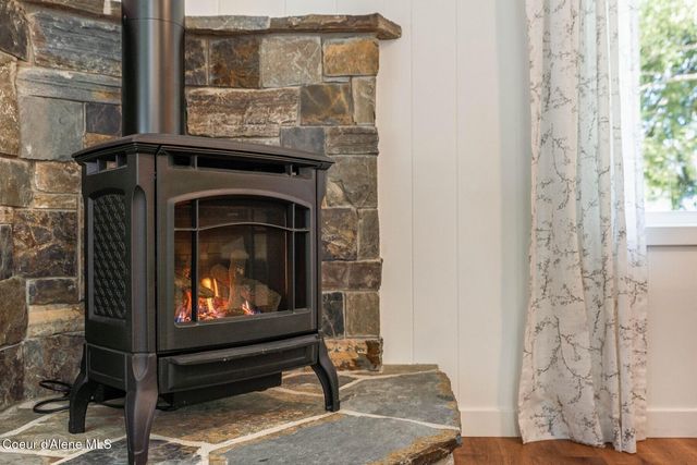 1041 Bottle Bay Rd, Sagle, ID 83860