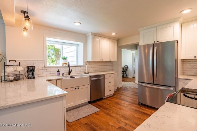 1041 Bottle Bay Rd, Sagle, ID 83860