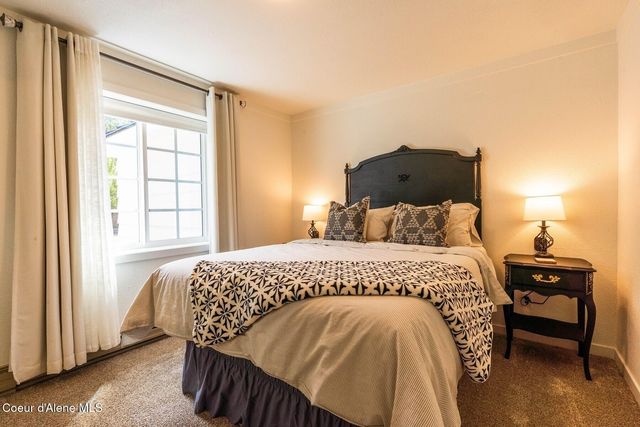 1041 Bottle Bay Rd, Sagle, ID 83860