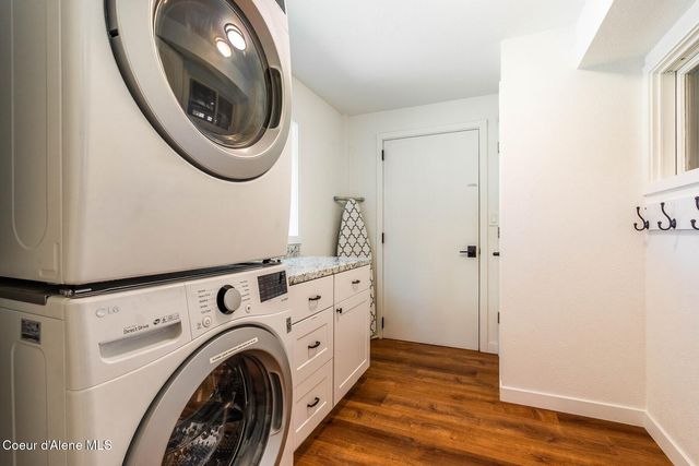 1041 Bottle Bay Rd, Sagle, ID 83860