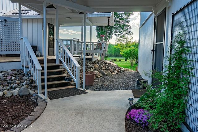 1041 Bottle Bay Rd, Sagle, ID 83860