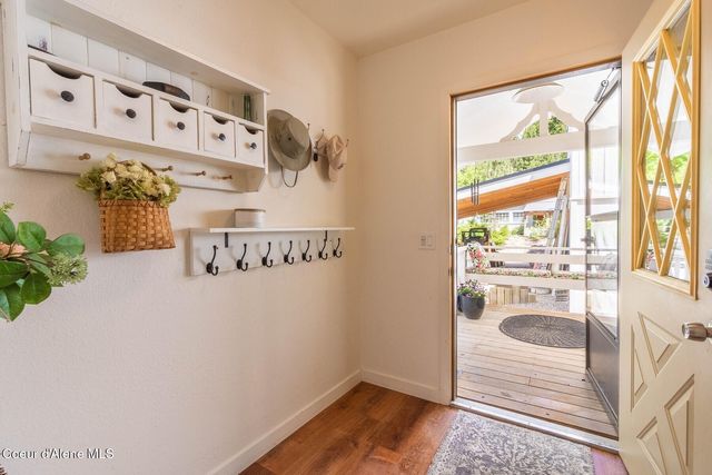 1041 Bottle Bay Rd, Sagle, ID 83860