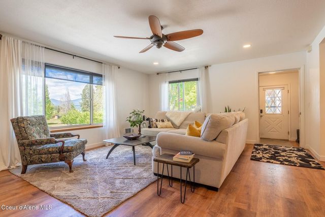 1041 Bottle Bay Rd, Sagle, ID 83860