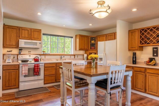 1041 Bottle Bay Rd, Sagle, ID 83860