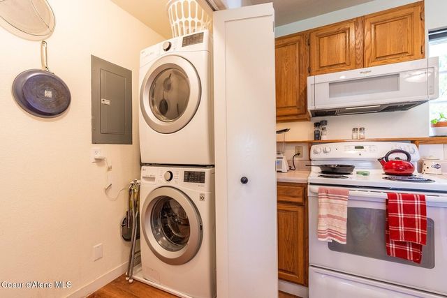 1041 Bottle Bay Rd, Sagle, ID 83860