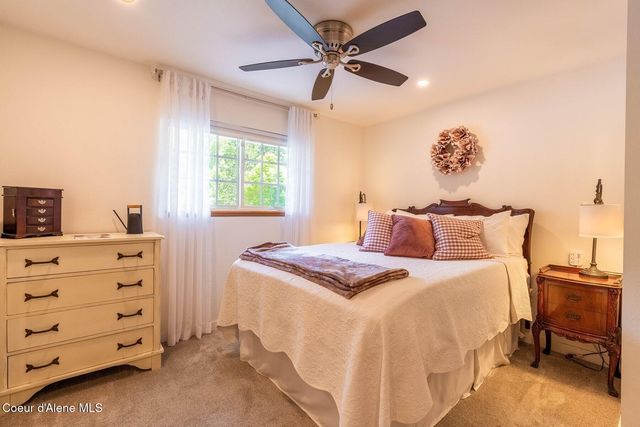 1041 Bottle Bay Rd, Sagle, ID 83860