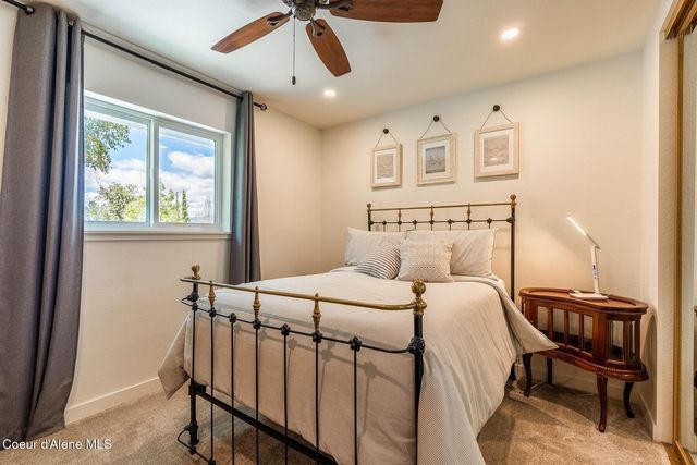 1041 Bottle Bay Rd, Sagle, ID 83860