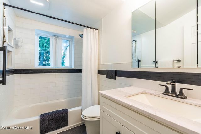 1041 Bottle Bay Rd, Sagle, ID 83860