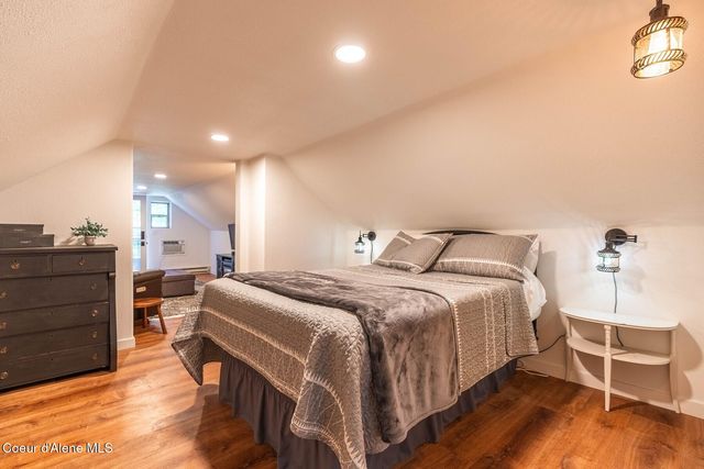 1041 Bottle Bay Rd, Sagle, ID 83860