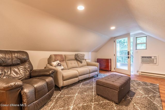 1041 Bottle Bay Rd, Sagle, ID 83860