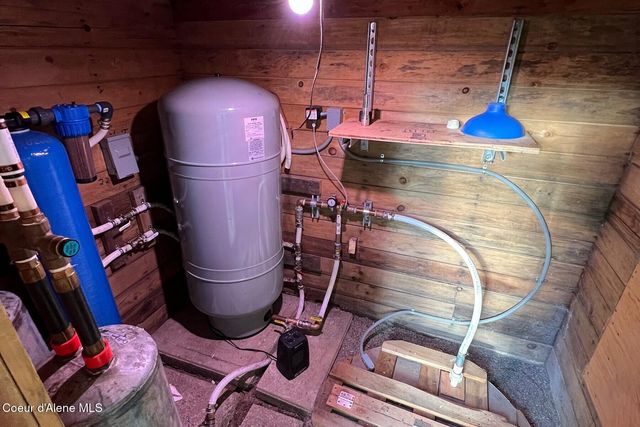 1041 Bottle Bay Rd, Sagle, ID 83860