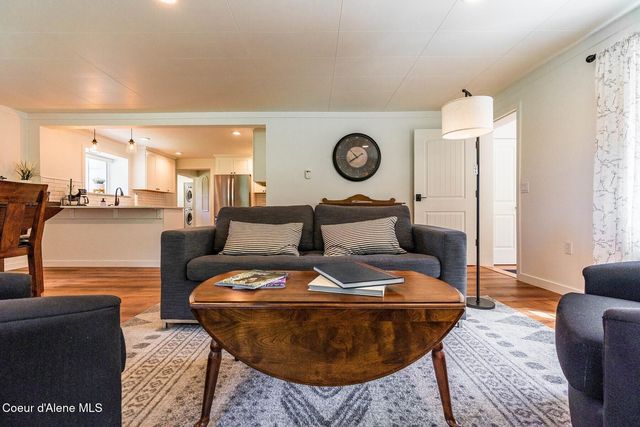 1041 Bottle Bay Rd, Sagle, ID 83860