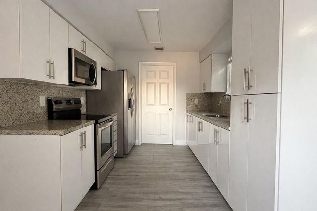 2950 NW 20th Street, Fort Lauderdale, FL 33311