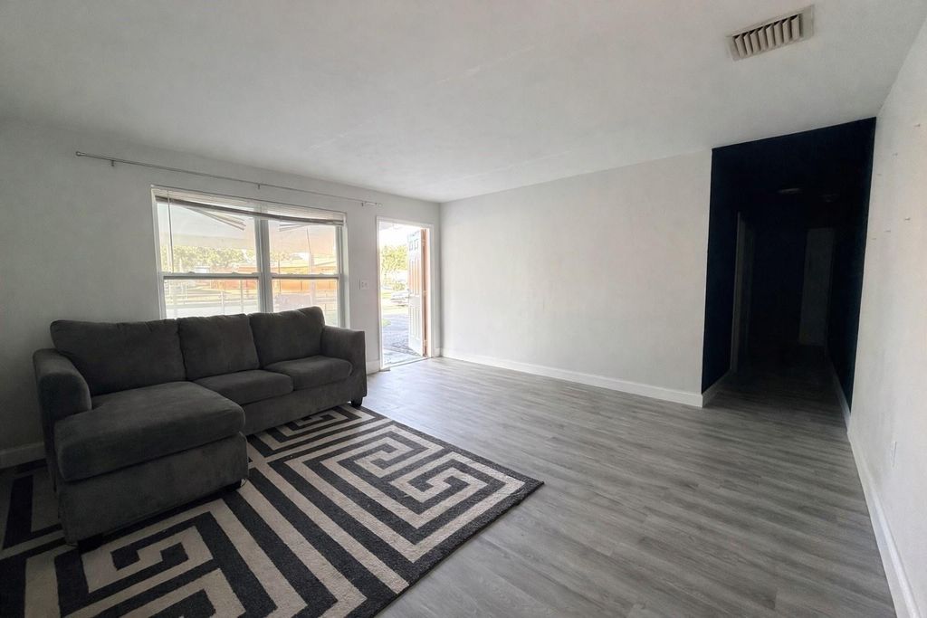 2950 NW 20th Street, Fort Lauderdale, FL 33311