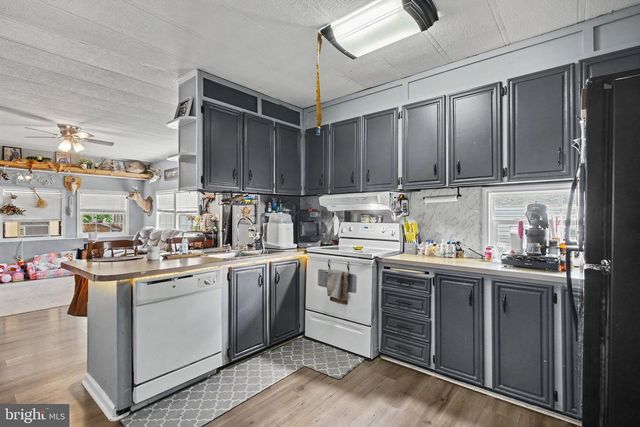 24 ASHTON DR, New Providence, PA 17560
