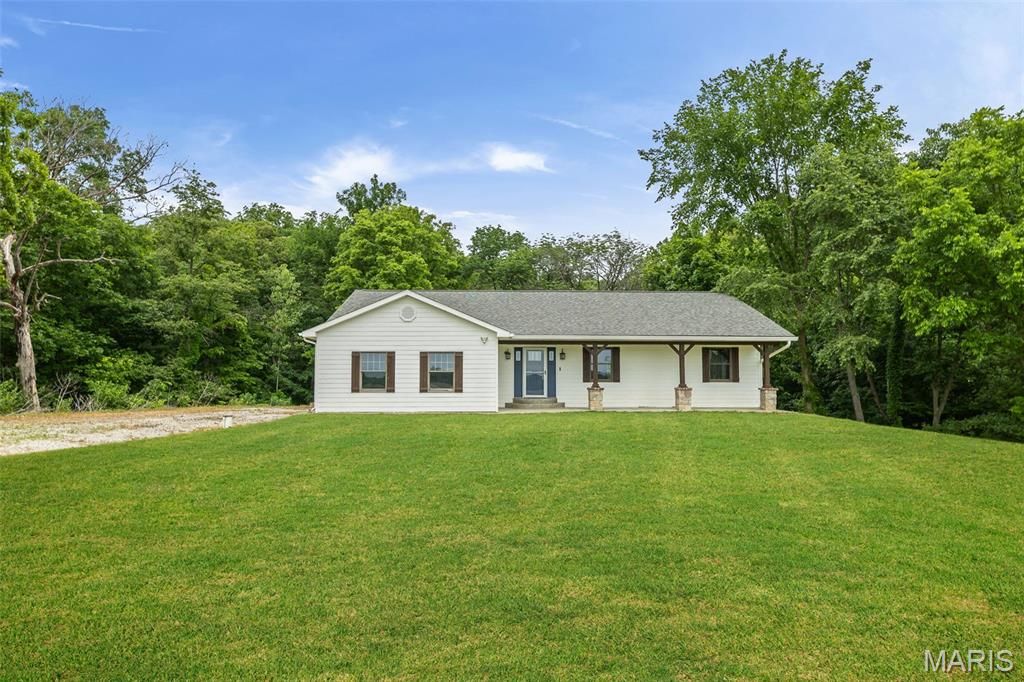 3931 Lower Saxtown Road, Waterloo, IL 62298