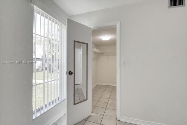 10387 N Kendall Drive R2, Miami, FL 33176