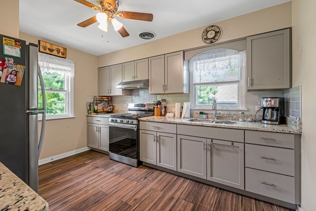 6918 Parkside Avenue, Countryside, IL 60525
