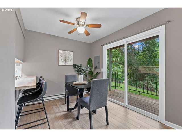 11353 Sw SPRINGWOOD Dr, Portland, OR 97223