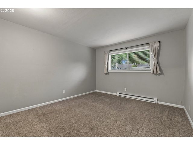 11353 Sw SPRINGWOOD Dr, Portland, OR 97223