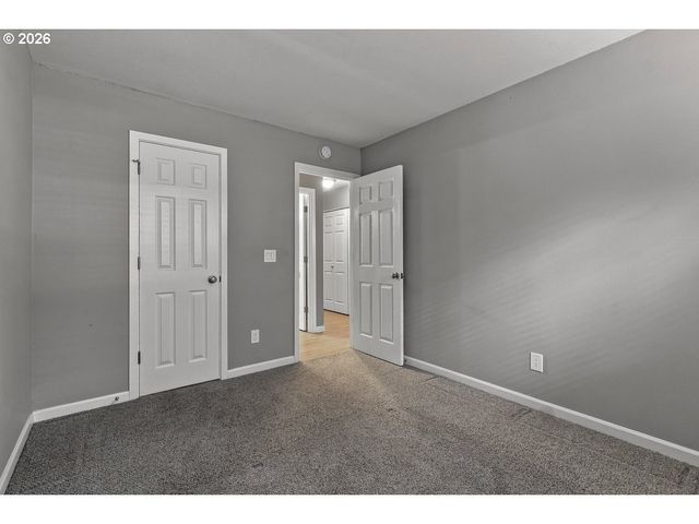 11353 Sw SPRINGWOOD Dr, Portland, OR 97223