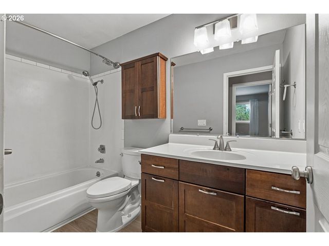 11353 Sw SPRINGWOOD Dr, Portland, OR 97223