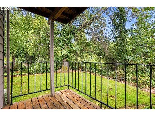 11353 Sw SPRINGWOOD Dr, Portland, OR 97223