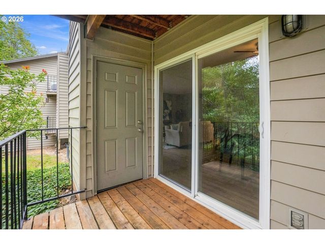 11353 Sw SPRINGWOOD Dr, Portland, OR 97223