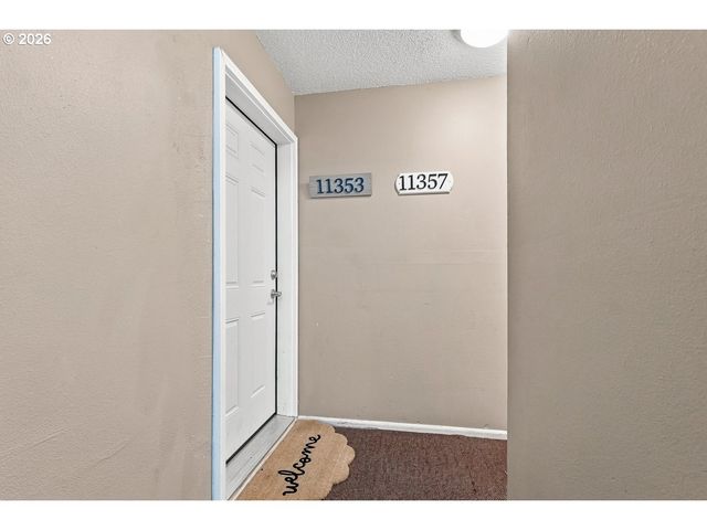 11353 Sw SPRINGWOOD Dr, Portland, OR 97223