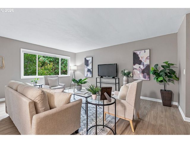 11353 Sw SPRINGWOOD Dr, Portland, OR 97223
