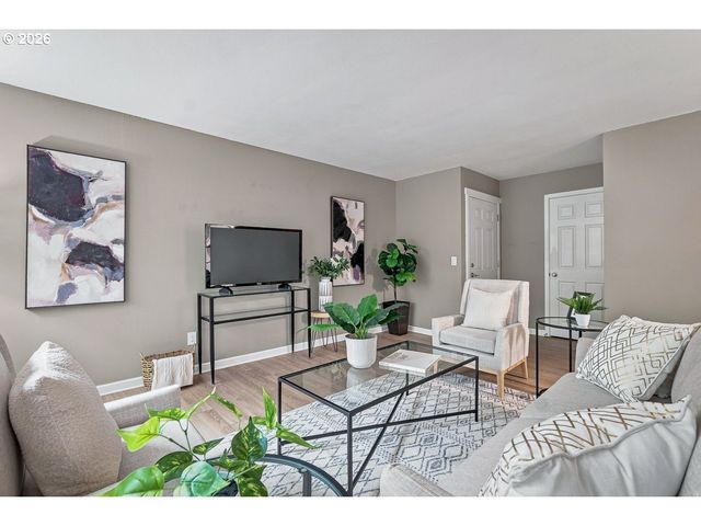 11353 Sw SPRINGWOOD Dr, Portland, OR 97223