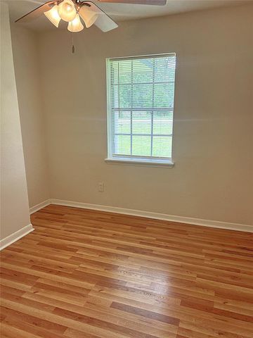 560 Beverly Drive, Shepherd, TX 77371