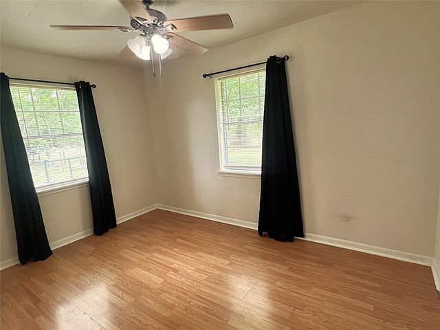 560 Beverly Drive, Shepherd, TX 77371