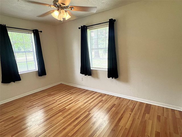560 Beverly Drive, Shepherd, TX 77371