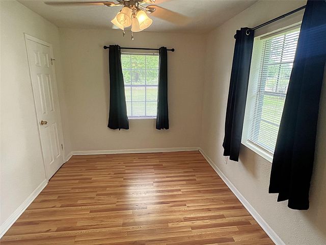 560 Beverly Drive, Shepherd, TX 77371