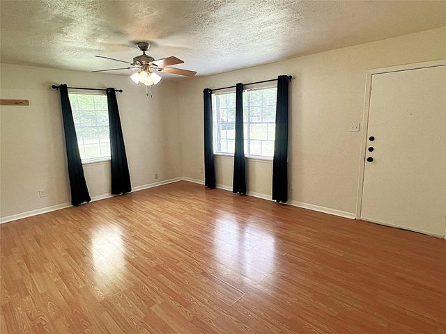 560 Beverly Drive, Shepherd, TX 77371