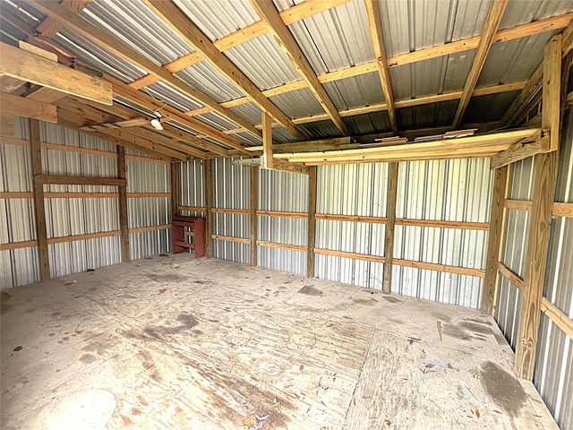 560 Beverly Drive, Shepherd, TX 77371