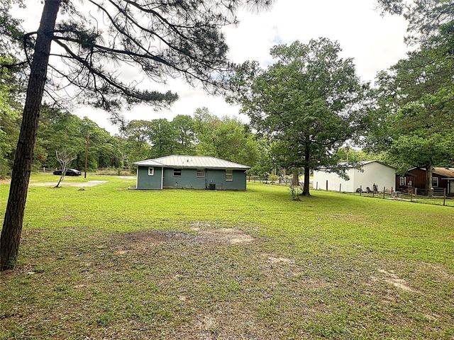 560 Beverly Drive, Shepherd, TX 77371