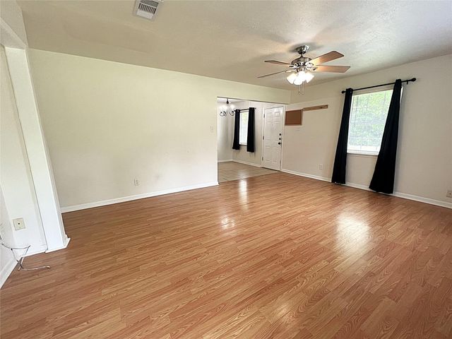 560 Beverly Drive, Shepherd, TX 77371