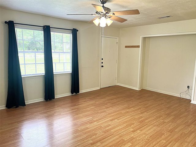 560 Beverly Drive, Shepherd, TX 77371