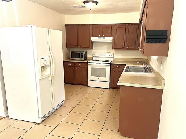 560 Beverly Drive, Shepherd, TX 77371