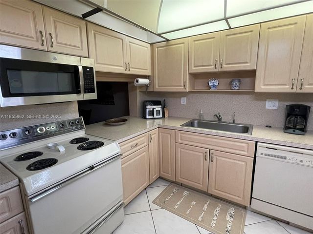 4975 E Sabal Palm Boulevard 208, Tamarac, FL 33319