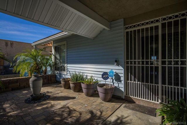 532 Kempton St, Spring Valley, CA 91977