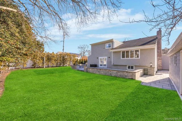 3 Avelaine Court, Babylon, NY 11702