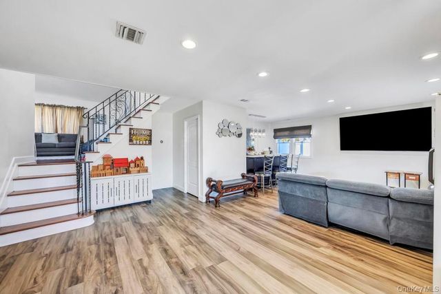 3 Avelaine Court, Babylon, NY 11702